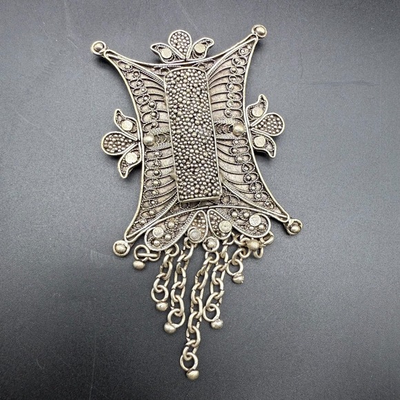 The Unbranded Brand Jewelry - Vintage‎ Neusilber Filigree Brooch Pendant Tribal Design 4.5"x2.5"